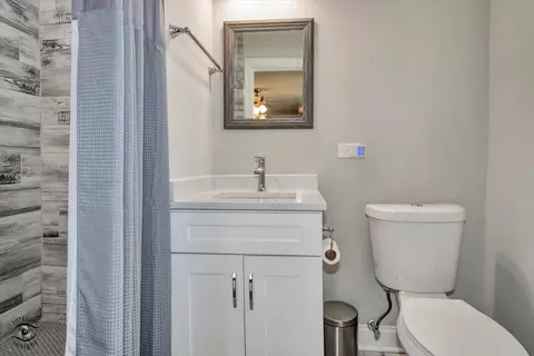 Bath - 31 Graymoor Ln, Olympia Fields, IL 60461 photo 1 of 5