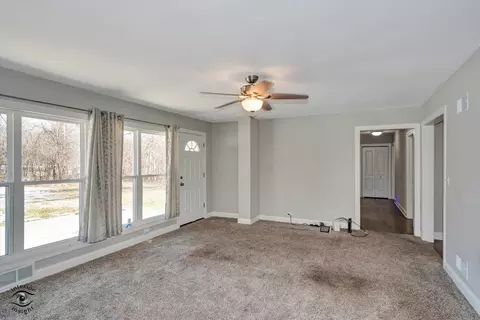 Living - 31 Graymoor Ln, Olympia Fields, IL 60461 photo 5 of 5
