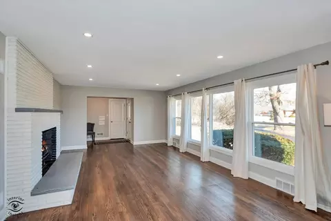 Living - 31 Graymoor Ln, Olympia Fields, IL 60461 photo 1 of 5
