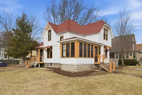 605 N Seminary Ave, Woodstock, IL 60098