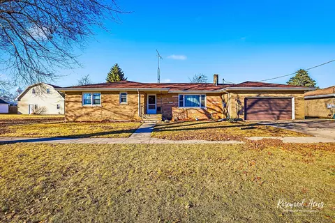 209 E 3rd St, Aroma Park, IL 60910