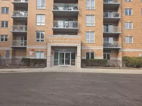 6815 N Milwaukee Ave #201, Niles, IL 60714