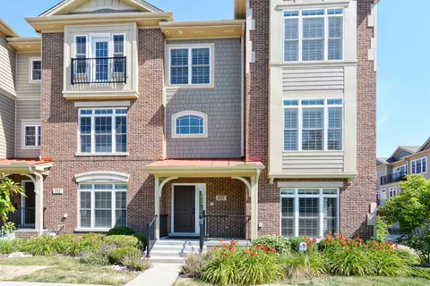 107 Stevens St, Geneva, IL 60134