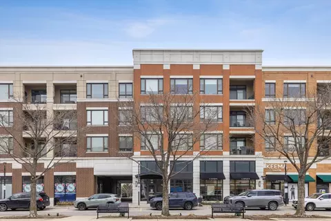 850 Village Center Dr #201, Burr Ridge, IL 60527