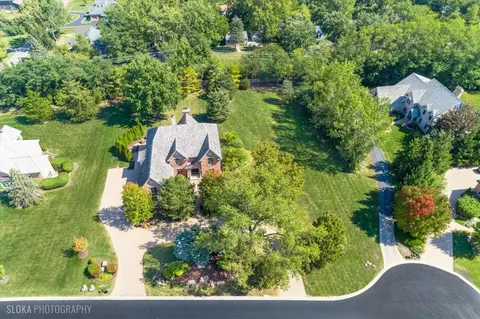 5 Hubbell Ct, Barrington Hills, IL 60010