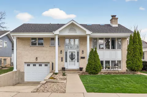 547 S Poplar Ave, Elmhurst, IL 60126