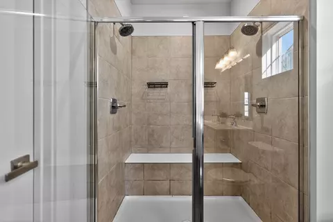 Bath - 3656 Reddington Cir, Elgin, IL 60124 photo 2 of 3