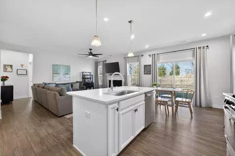 Kitchen - 3656 Reddington Cir, Elgin, IL 60124 photo 5 of 5