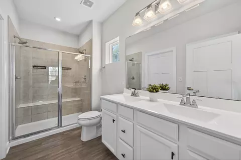 Bath - 3656 Reddington Cir, Elgin, IL 60124 photo 1 of 3