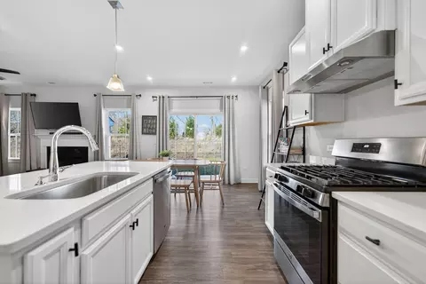 Kitchen - 3656 Reddington Cir, Elgin, IL 60124 photo 4 of 5