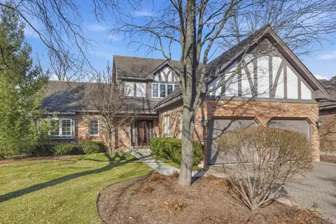 26 Lake Ridge Club Dr, Burr Ridge, IL 60527