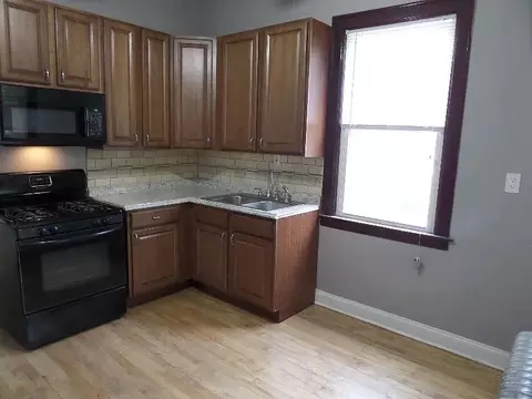 2836 E 84th St, Chicago, IL 60617 photo 4