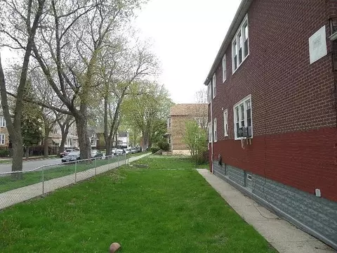 2836 E 84th St, Chicago, IL 60617 photo 2