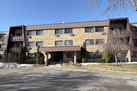 1205 E Hintz Rd #208, Arlington Heights, IL 60004