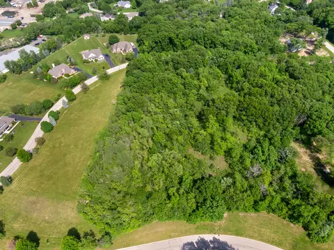 1971 Red Oak Ln, Spring Grove, IL 60081
