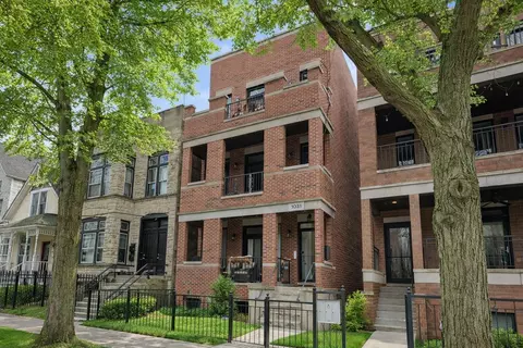 1031 W Newport Ave #3, Chicago, IL 60657