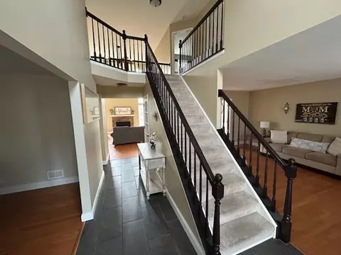 29 Ivanhoe Ln, Cary, IL 60013 photo 4