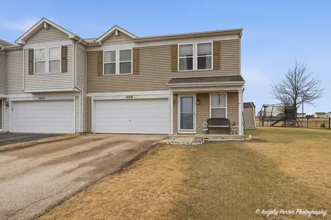 1829 Leatherleaf Trl, Hebron, IL 60034