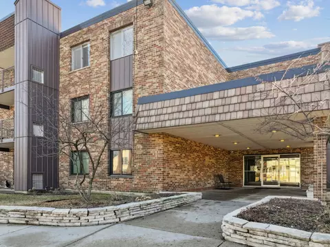 522 E Algonquin Rd #113, Schaumburg, IL 60173