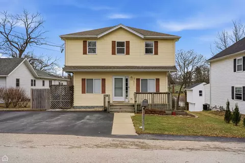 27071 N Ridge St, Wauconda, IL 60084