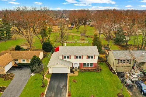 1045 Browning Ln, Lake Zurich, IL 60047