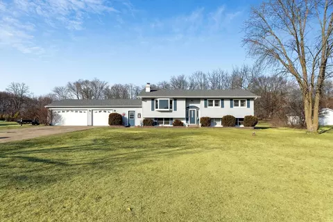 5430 Holly Rd, Fulton, IL 61252