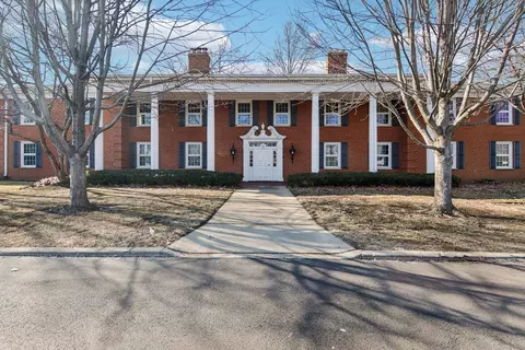 530 Devonshire Ln #13, Crystal Lake, IL 60014