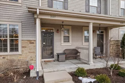 2137 Dauntless Dr, Glenview, IL 60026