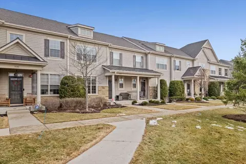 2137 Dauntless Dr, Glenview, IL 60026 photo 3