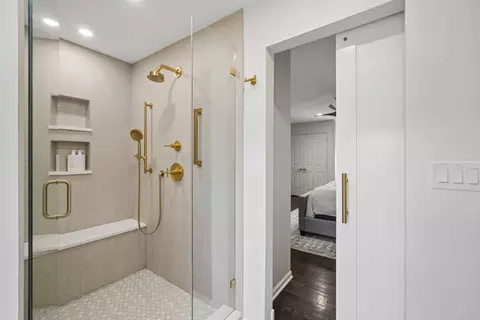 Bath - 3626 Radcliffe Dr, Northbrook, IL 60062 photo 3 of 6