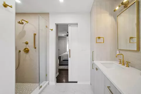 Bath - 3626 Radcliffe Dr, Northbrook, IL 60062 photo 4 of 6