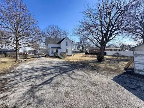 Exterior - 108 S Yates St, Alpha, IL 61413 photo 3 of 3