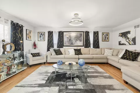 Living - 2509 207th St, Olympia Fields, IL 60461 photo 1 of 3