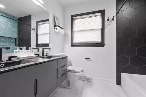 Bath - 2509 207th St, Olympia Fields, IL 60461 photo 3 of 4