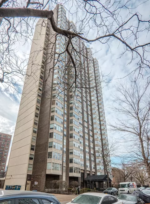 525 W Hawthorne Pl #101, Chicago, IL 60657