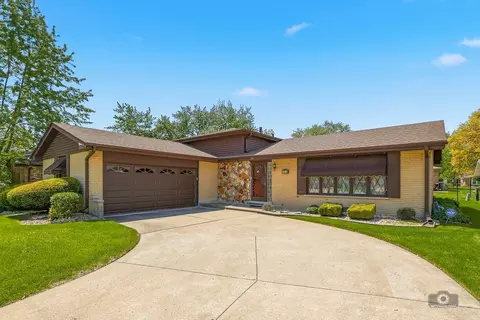 308 S Hickory St, Glenwood, IL 60425