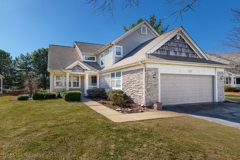 735 Nashua Ct, Crystal Lake, IL 60012