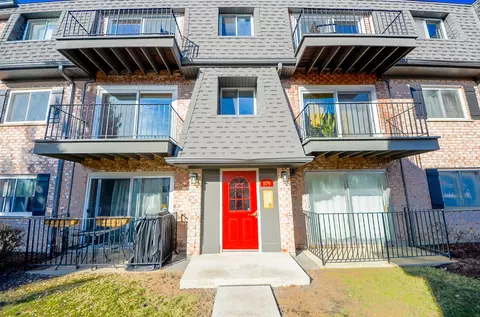 876 S Plum Grove Rd #208, Palatine, IL 60067