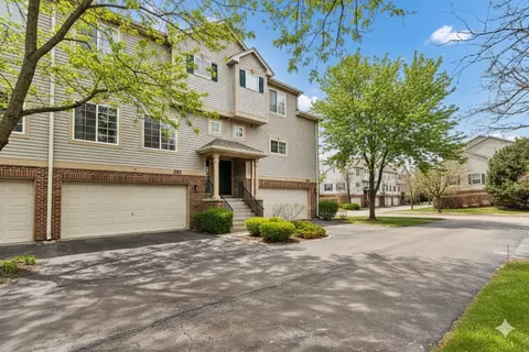282 Monarch Dr #24, Streamwood, IL 60107