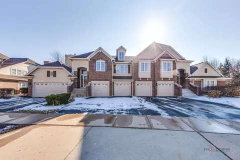 517 E Saddlebrook Ln, Vernon Hills, IL 60061