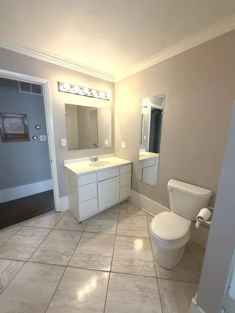 Bath - 401 North St, Mazon, IL 60444 photo 2 of 3