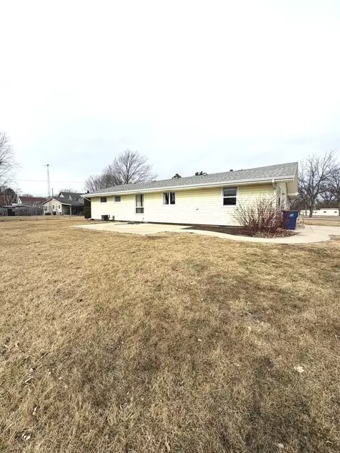 Exterior - 401 North St, Mazon, IL 60444 photo 2 of 3
