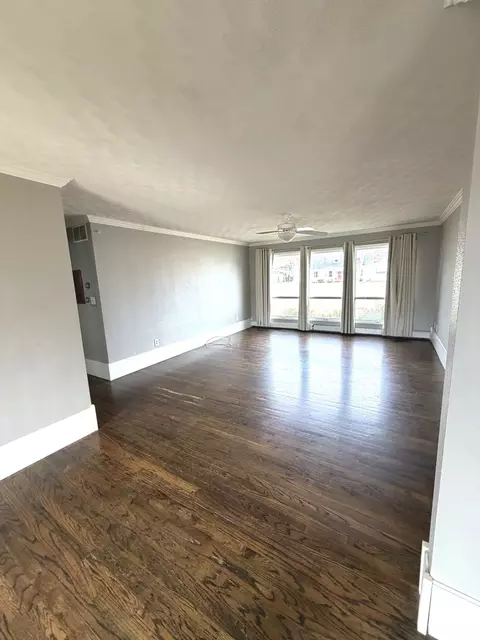 Living - 401 North St, Mazon, IL 60444 photo 3 of 6