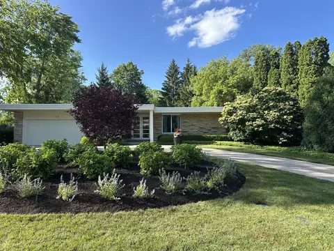 775 Stonegate Dr, Highland Park, IL 60035
