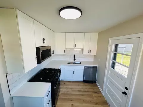 Kitchen - 768 N Rohde Ave, Hillside, IL 60162 photo 1 of 2