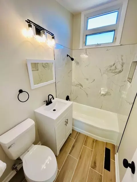 Bath - 768 N Rohde Ave, Hillside, IL 60162 photo 1 of 3