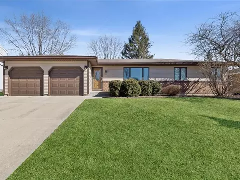 10610 Mathew St, Huntley, IL 60142