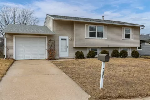 5556 N Thornwood Ave, Davenport, IA 52806