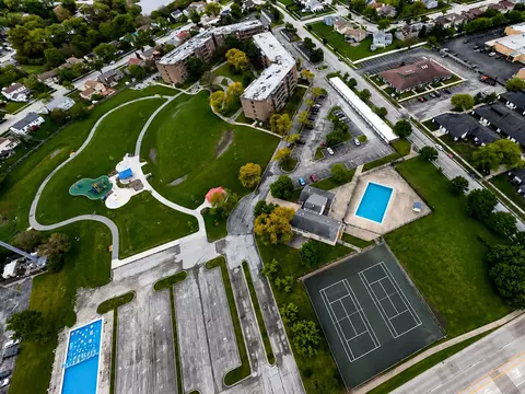 5 E Carriageway Dr #201, Hazel Crest, IL 60429