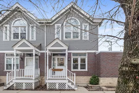 1145 W Roscoe St, Chicago, IL 60657